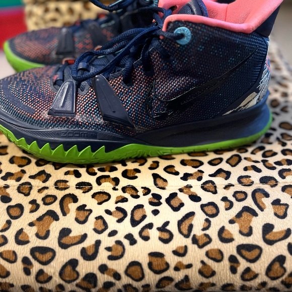 2021 Kyrie 7 'Midnight Navy' - Picture 5 of 9